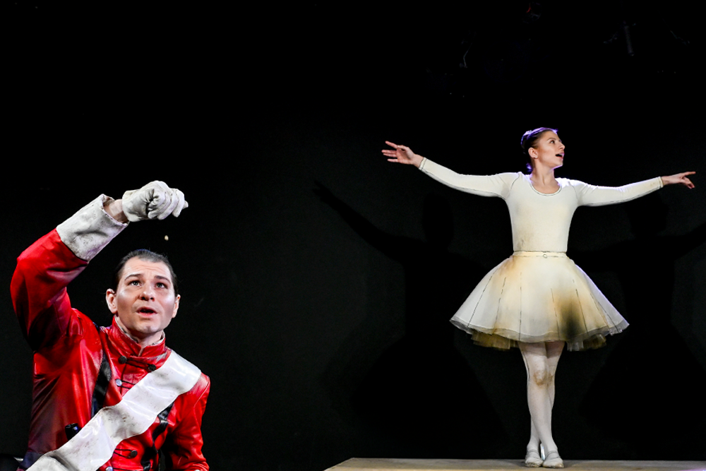 Zinnsoldat und Papiertänzerin